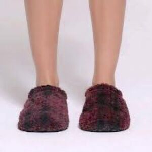 SKIMS Fleece Unisex Slipper Wine Plaid - Size 36/US 6